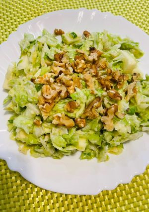 Салат из капусты с соусом тахини