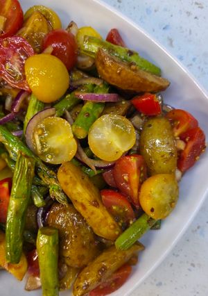 Салат зі спаржею і картоплею