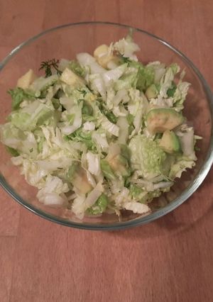Салат из пекинской капусты и авокадо