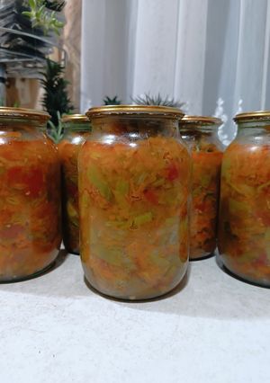 Салат зі стручкової квасолі (шпарагівки) на зиму