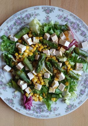 Салат зі спаржею та тофу