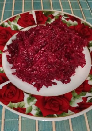 Салат из буряка с чесноком