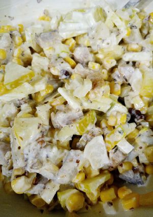Салат из селёдки с кукурузой