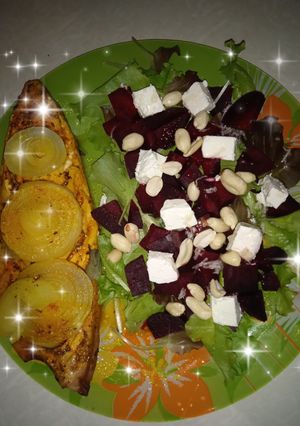 Салат из феты и свёклы с орешками