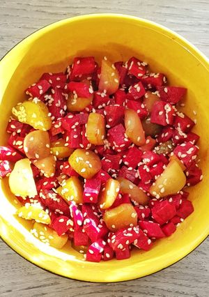 Салат из сырой свеклы и соленого огурца