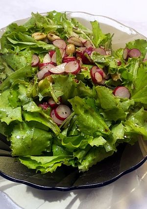 Салат из редиски с арахисом