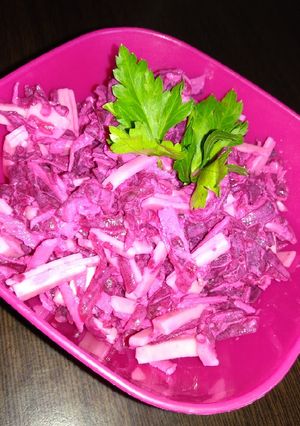 Салат из свеклы с яблоками и сыром