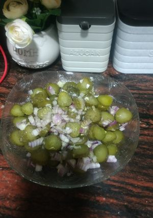 Салат из солёных огурчиков