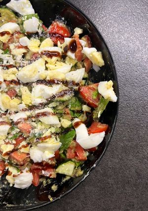 Салат із заправкою з авокадо