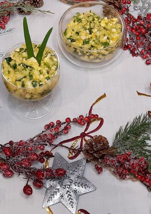 Салат із зеленою цибулею, яйцем та крилем