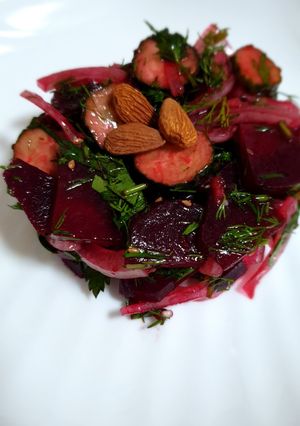 Салат із буряка та огірка