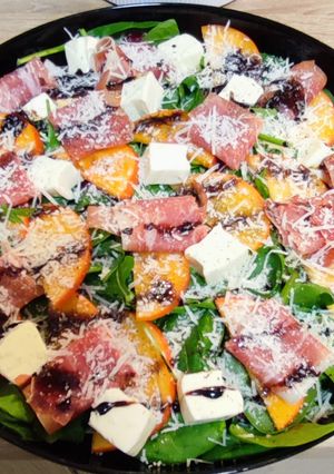 Салат із хурмою та хамоном