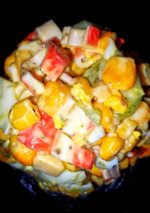 Салат із крабових паличок та сухариків