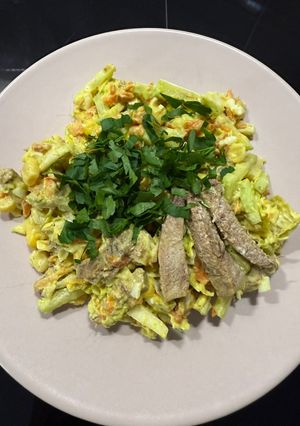 Салат із консервованого яловичого язика