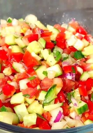 Салат із свіжих овочів - Кацуц