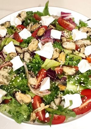 Смачний салат з мідіями