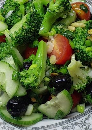 Смачний салат з броколі