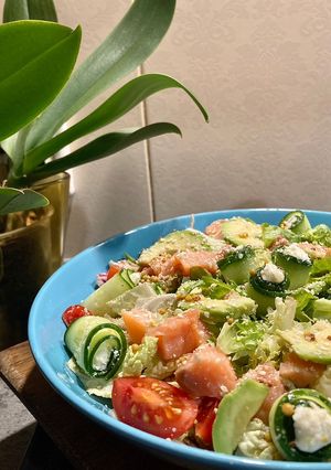 Святковий салат з лососем