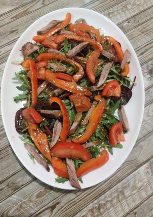 Теплий салат з телятиною