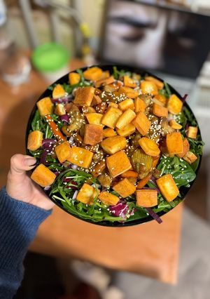 Теплий салат з смаженим сиром