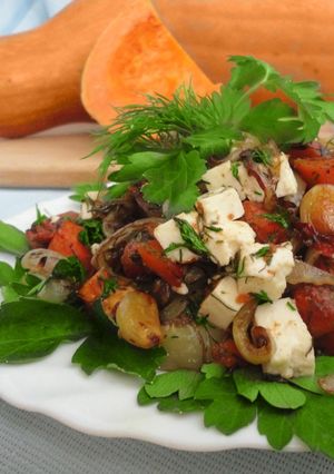 Теплий салат з гарбузом та бринзою