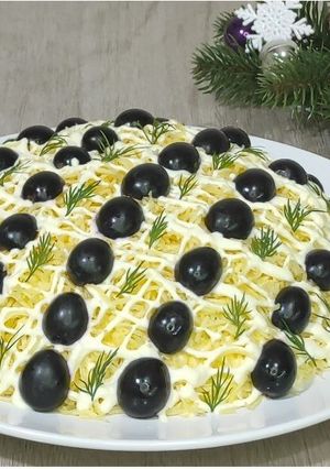 Цей салат – справжній фаворит на будь-якому святі//Його люблять за простоту та насичений смак