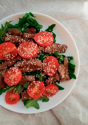 Теплий салат з яловичиною