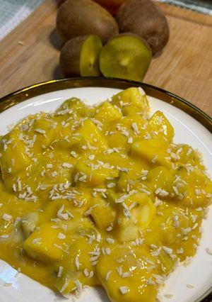 Фруктовий салат з манговим пюре