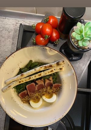 Теплий салат зі спаржевої квасолі та тунця