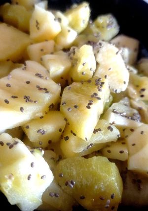 Фруктовий салат з ківі, яблука і чіа