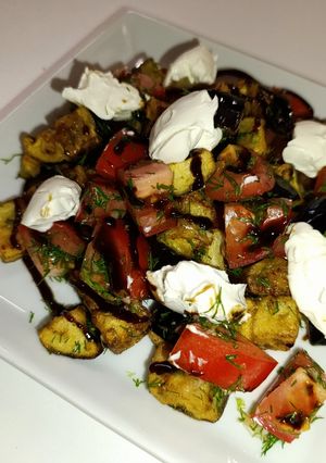 Теплий салат із баклажан