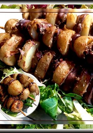 Шашлик з курячої печінки і картоплі в соєво-медовому соусі з кунжутом