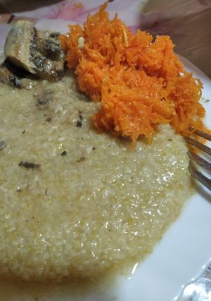 Ячка до посту зі скумбрією і салатом з моркви