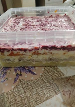 Шуба зі скумбрії та маринованій цибулі