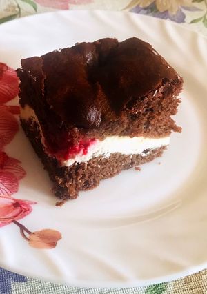 Брауни с творогом и малиной