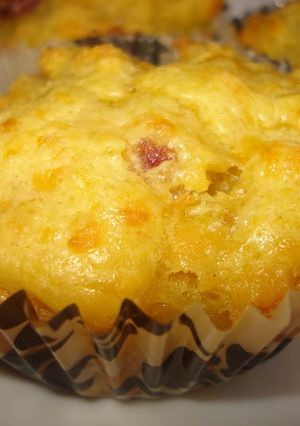 Маффины с колбасой