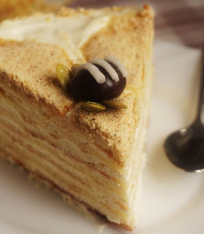 Медовик на сковорідці з коржами без меду