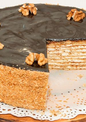 Медовый торт с орехами