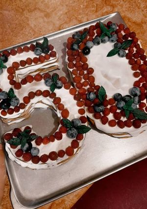 Торт «Цифра» из медовых коржей