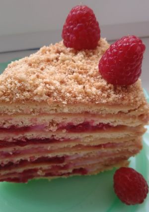 Торт "Медовик" з вишневим конфі