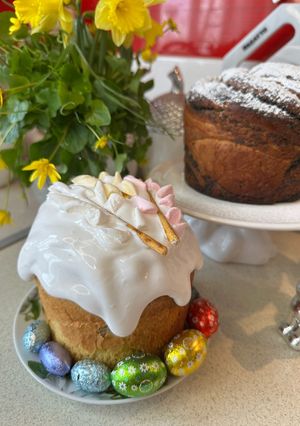 Класична паска з родзинками і вишнею