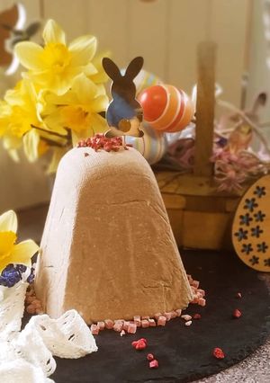 Шоколадна паска з вишневою начинкою