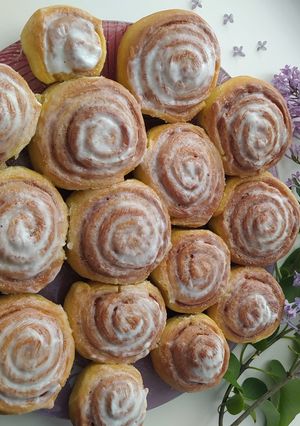 Сінабони або пишні булочки з корицею