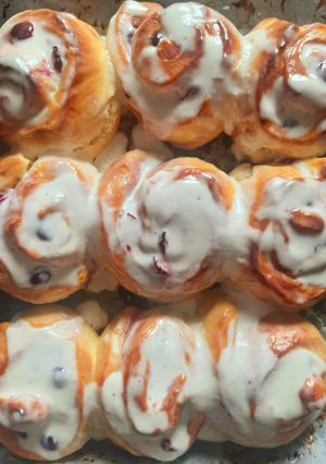 Сінабони з вишнею