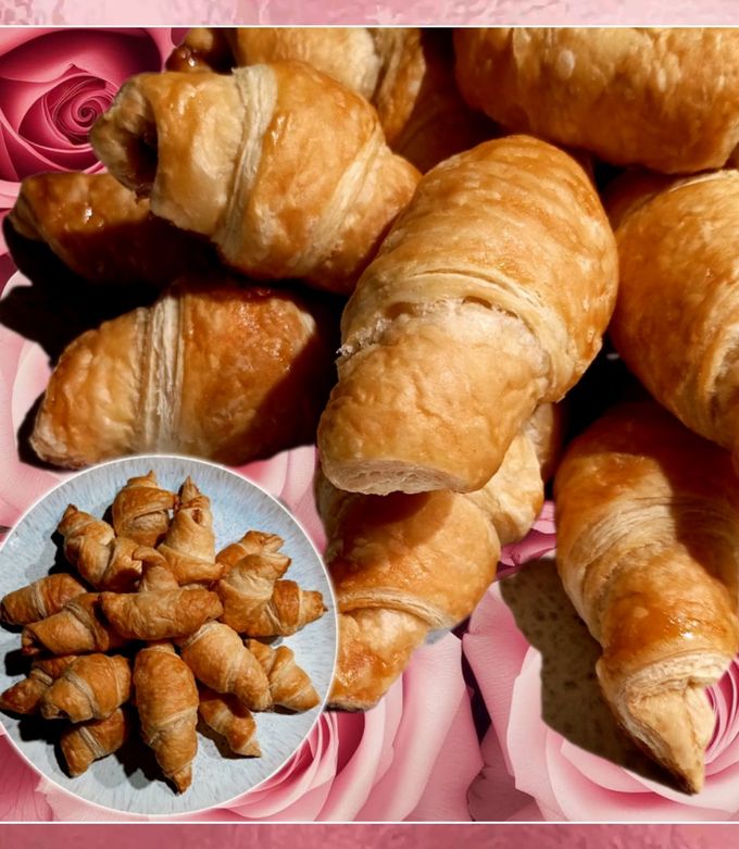 Рогалики з трояндовим варенням на листково - дріжджовому тісті