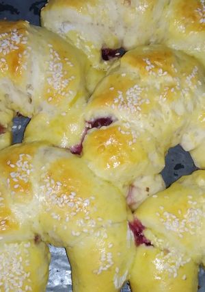 Рогалики з вишневим варенням