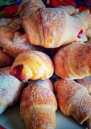 Рогалики з вишнями ️