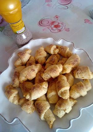 Рогалики з корицею-цукром на маргарині