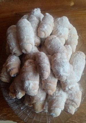 Рогалики на смальці в пудрі