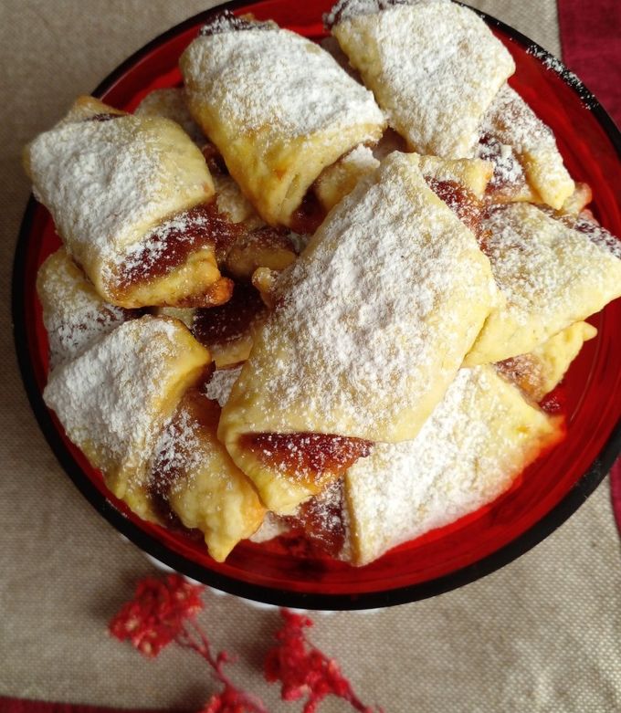 Рогалики пісочні з малиновим джемом